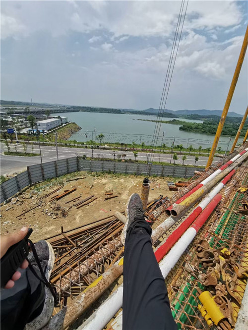 奎屯市作业中发生设备损坏或人员意外，责任怎么划分？