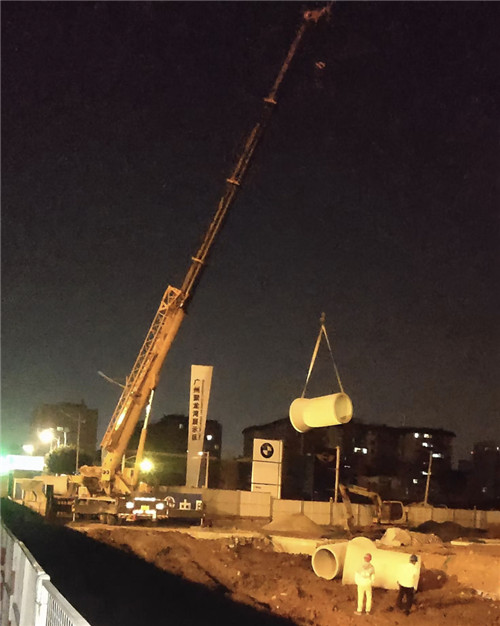 奎屯市“弯臂矫正”—— 吊车的 “形变补偿” 技术